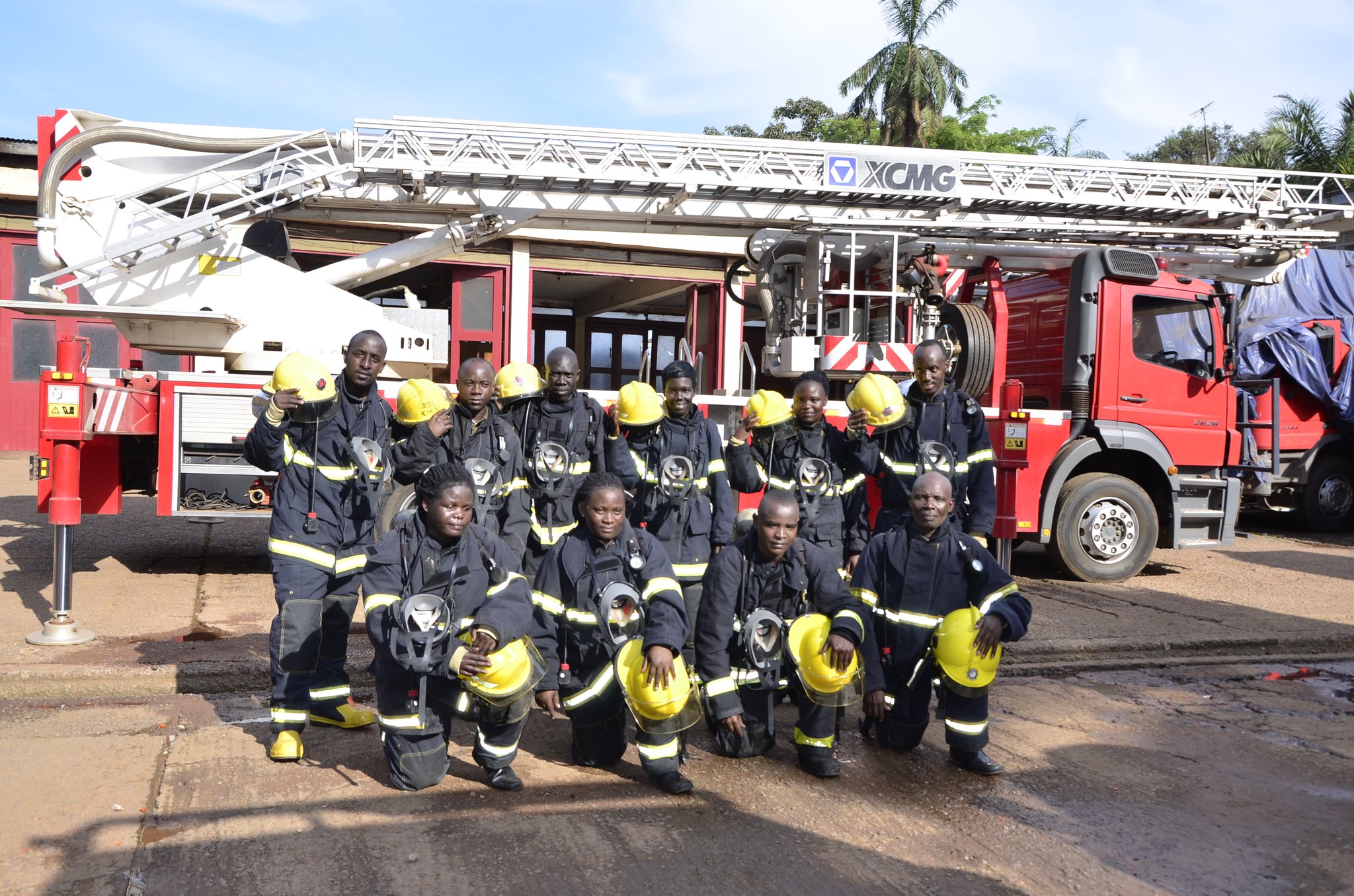 Police’s Fire & Rescue Services Gets 10 Firefighting Experts - THE ...